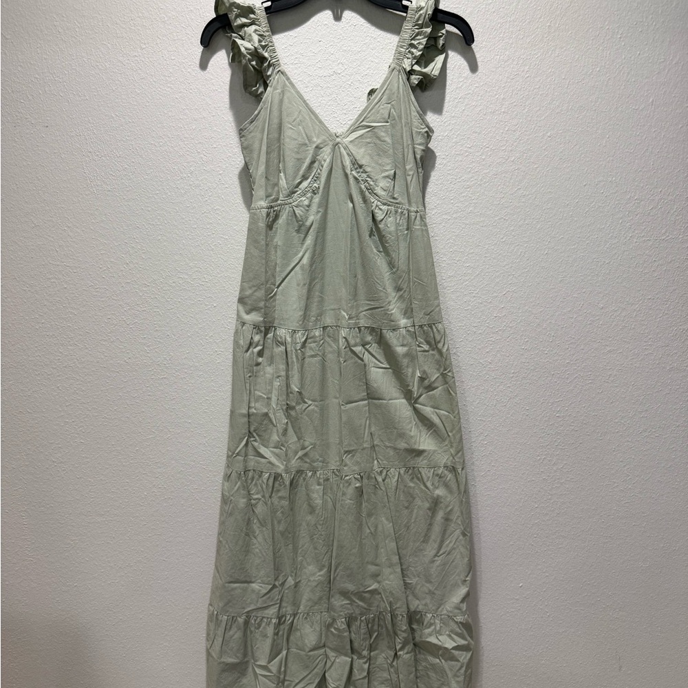 Chic Ruffled Strap Maxi Dress in Soft Green